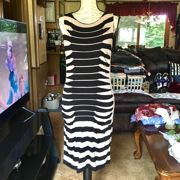 Betsey Johnson Dresses & Skirts - Women’s beautiful Betsey Johnson dress size 8